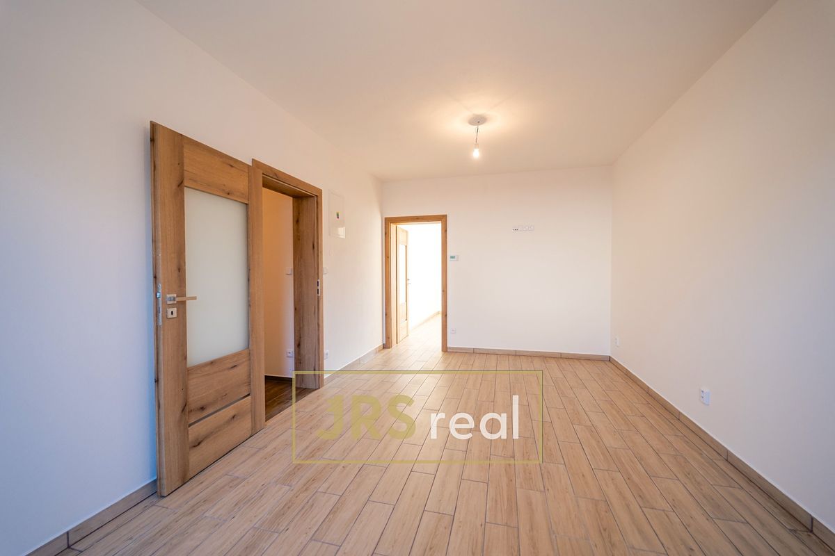 Prodej rodinného domu 176 m², pozemek 215 m² – fotografie 3