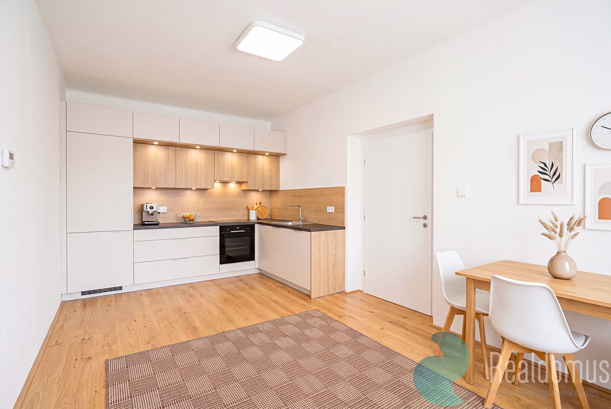 Prodej rodinného domu 180 m², pozemek 336 m² – fotografie 2