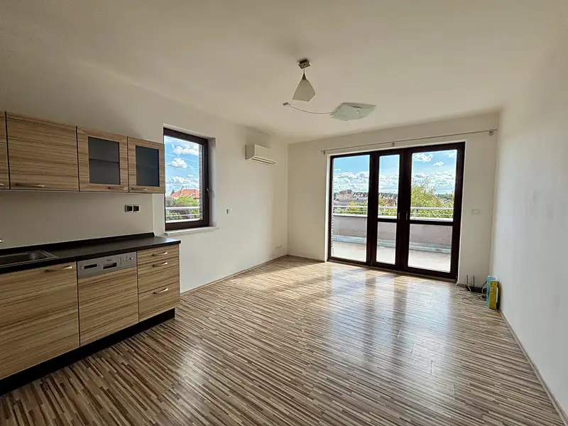 Pronájem bytu 2+kk 43 m², Praha – náhled fotky 1