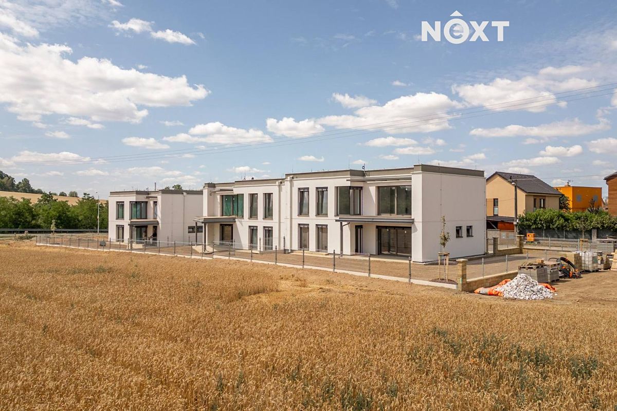 Prodej rodinného domu 194 m², pozemek 447 m² – fotografie 2