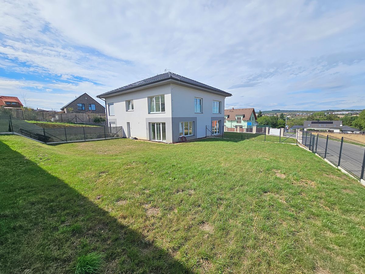 Prodej rodinného domu 162 m², pozemek 384 m² – fotografie 2