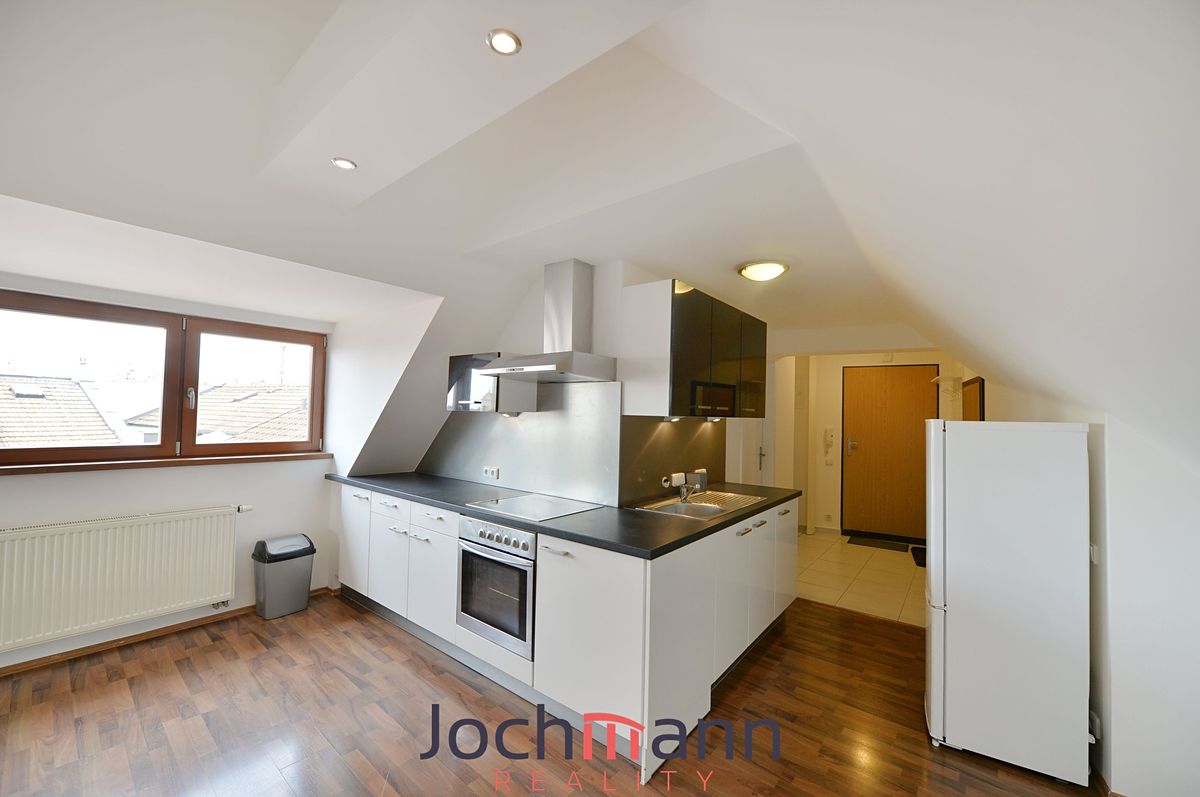 Pronájem bytu 1+kk 62 m²