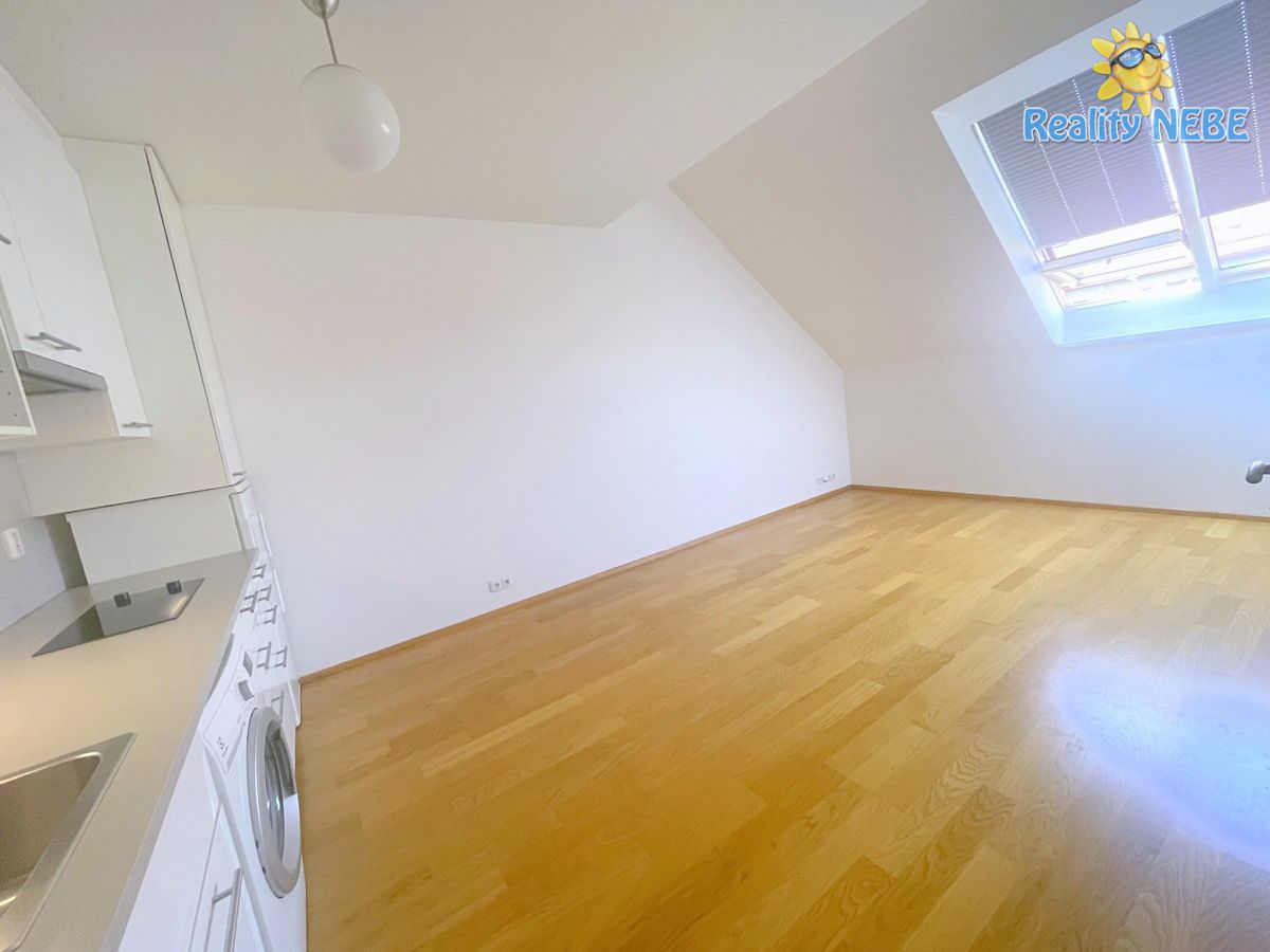 Pronájem bytu 2+kk 38 m² – fotografie 4