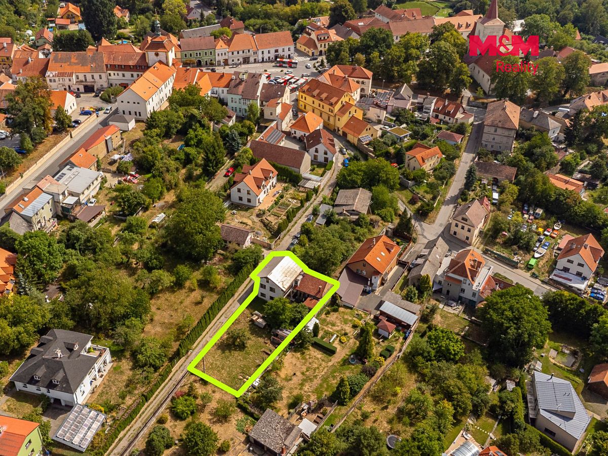 Prodej rodinného domu 140 m², pozemek 694 m² – fotografie 2