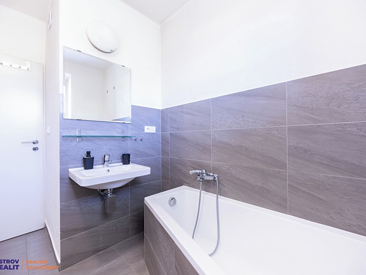 Prodej komerčního prostoru, 450 m² (9 z 35)