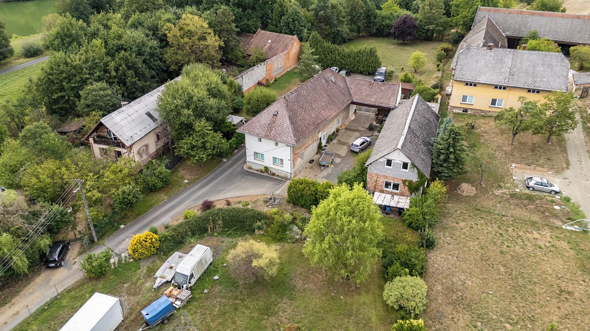 Prodej stavebního pozemku 4214 m² – fotografie 2