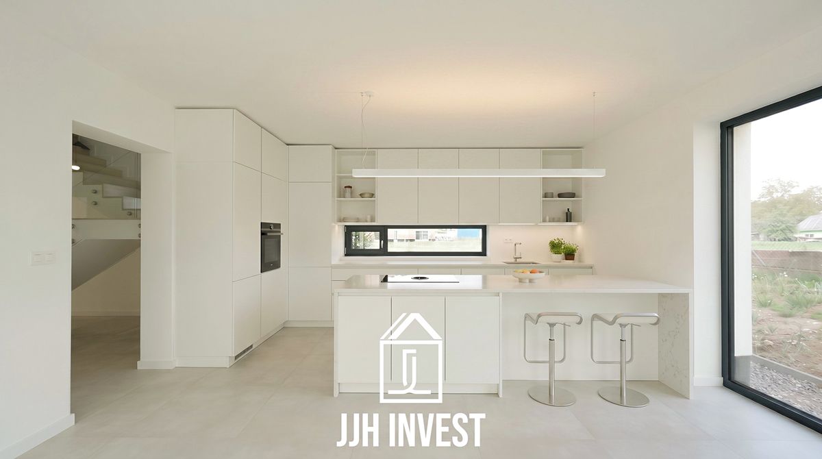 Prodej rodinného domu 254 m², pozemek 834 m² – fotografie 2