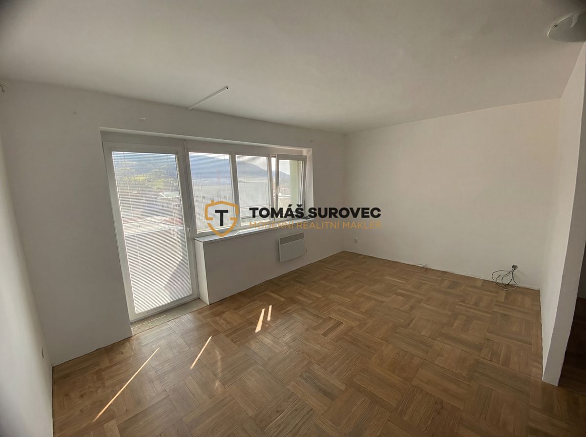 Pronájem bytu 1+kk 38 m² – fotografie 4