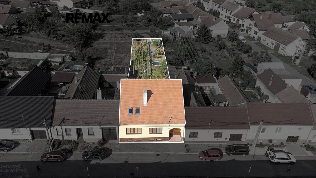 Prodej rodinného domu 225 m², pozemek 780 m² – fotografie 4