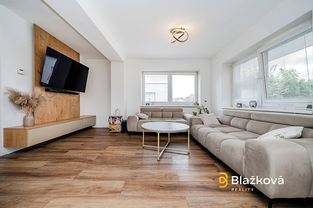 Prodej vícegeneračního domu 275 m², pozemek 799 m² – fotografie 2