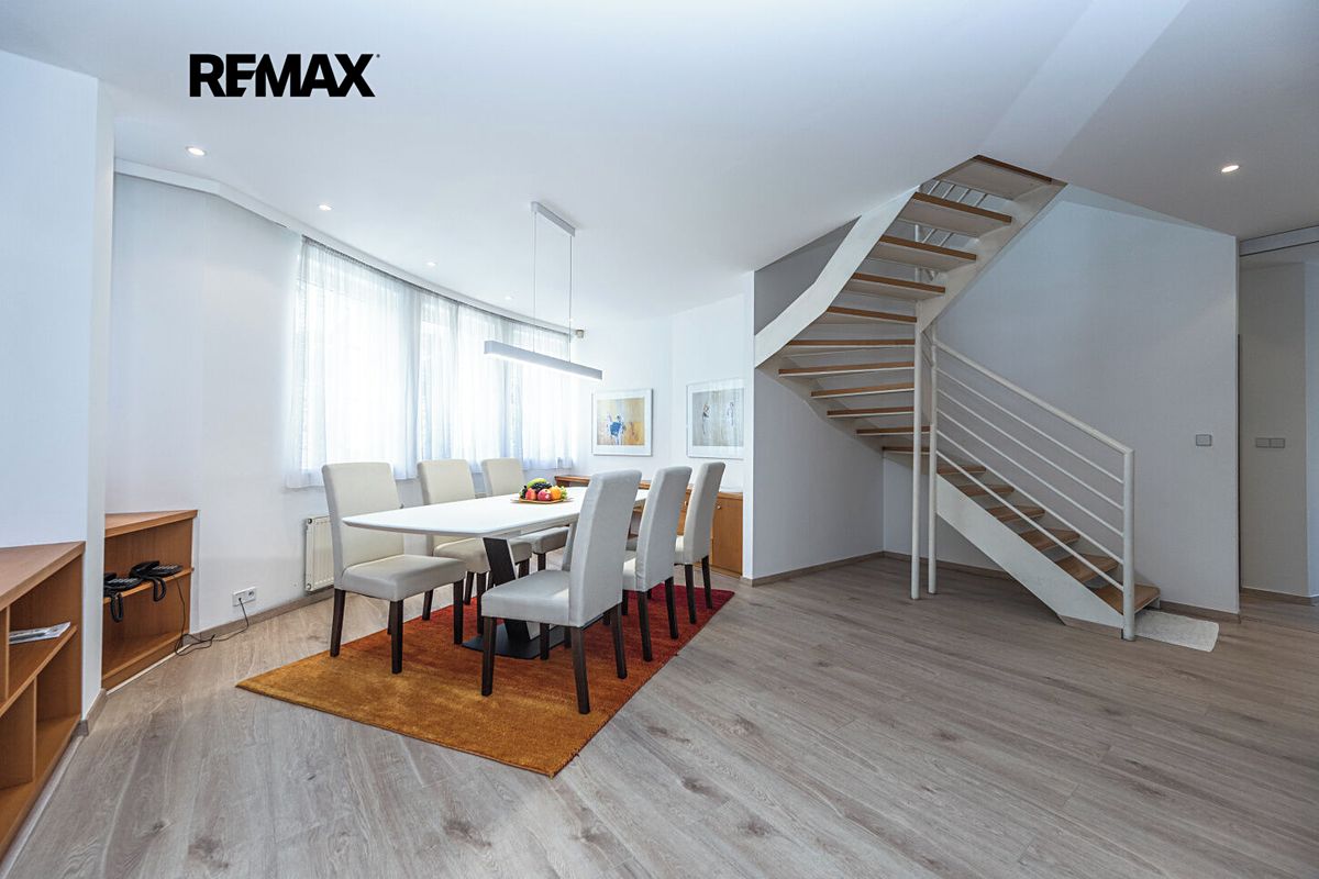Pronájem rodinného domu 256 m², pozemek 222 m² – fotografie 5