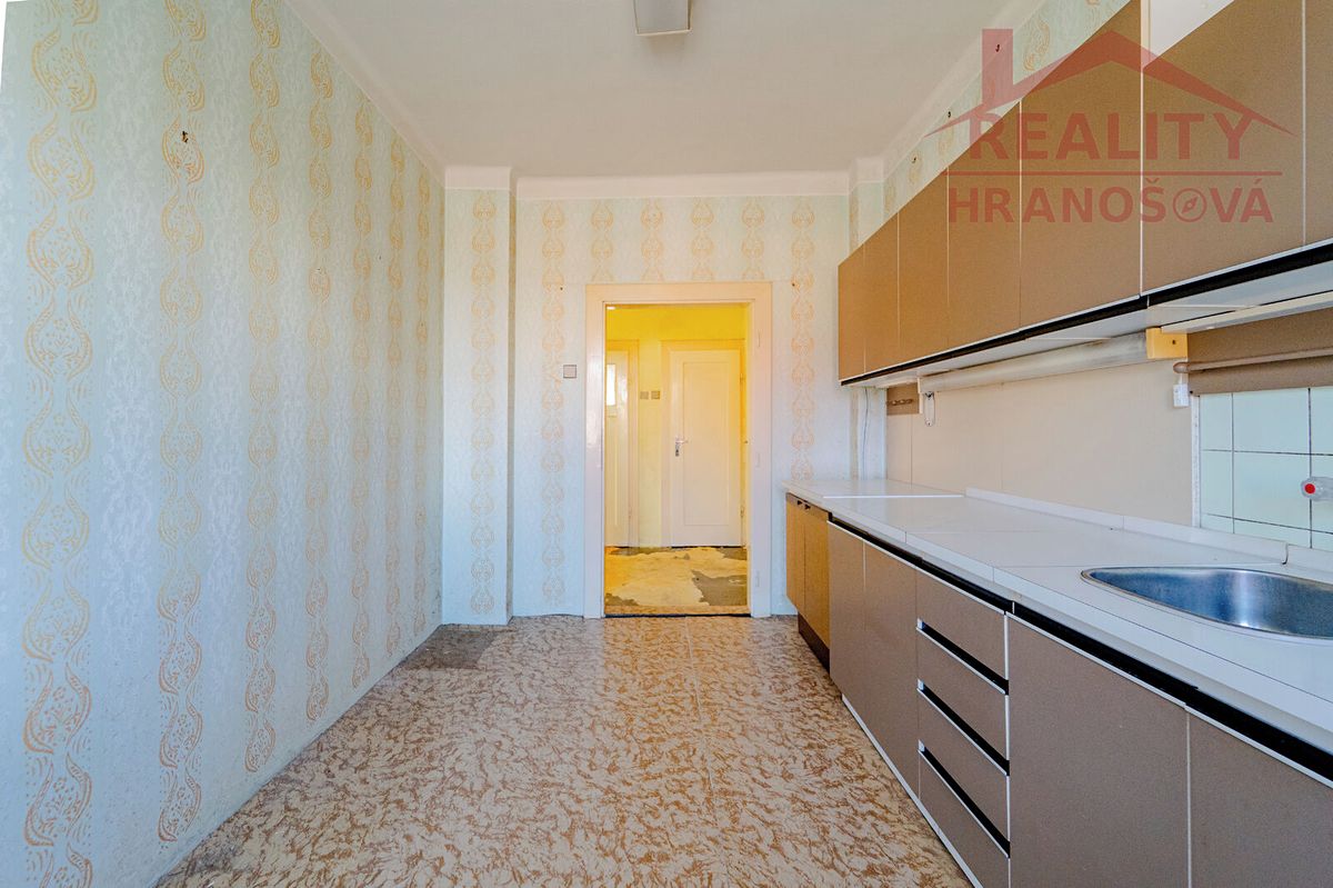 Prodej rodinného domu 200 m², pozemek 459 m² – fotografie 2