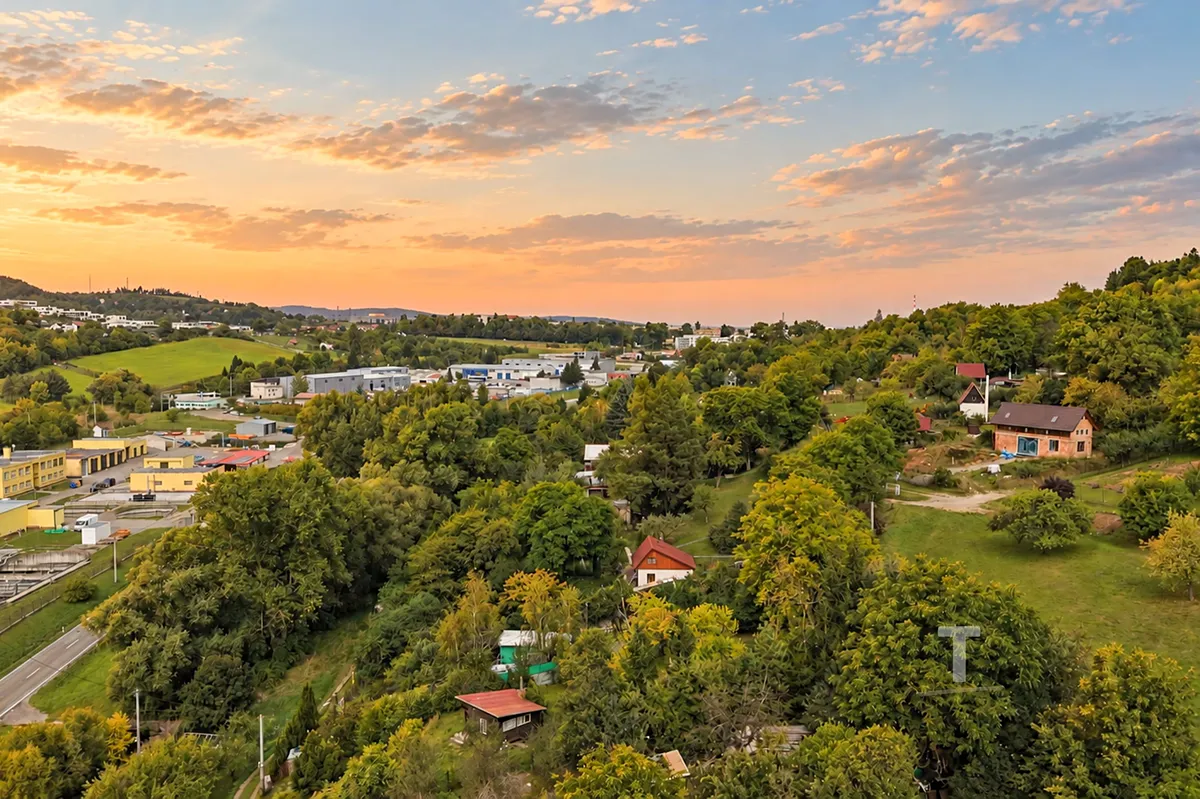 Prodej stavebního pozemku 858 m²