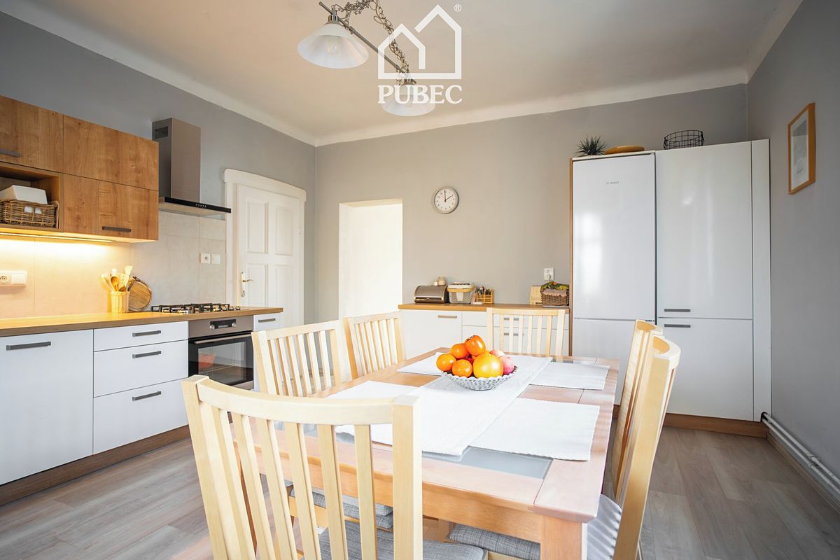 Prodej rodinného domu 198 m², pozemek 701 m² – fotografie 4