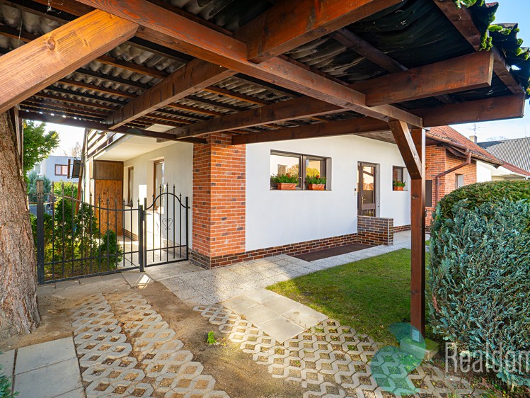 Haus zum Kauf, 235 m² (1 von 30)