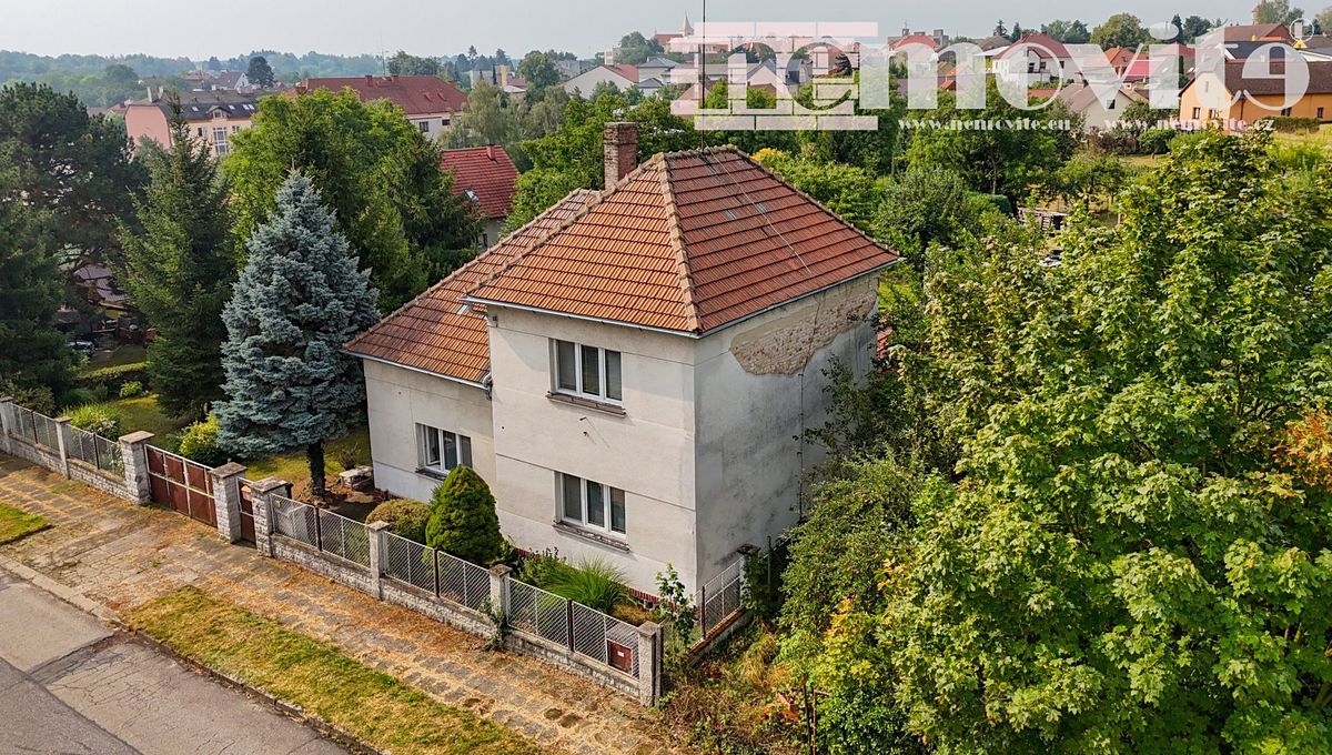 Prodej rodinného domu 153 m², pozemek 961 m² – fotografie 2