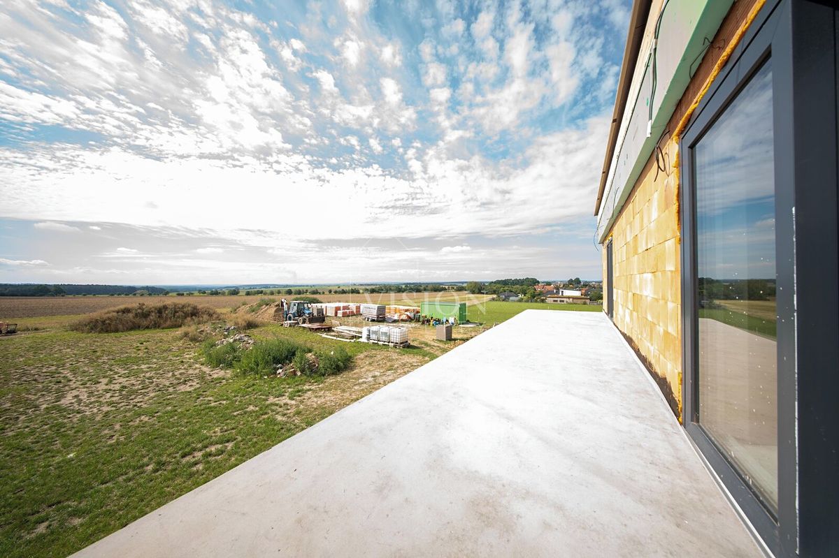 Prodej rodinného domu 277 m², pozemek 1627 m² – fotografie 3