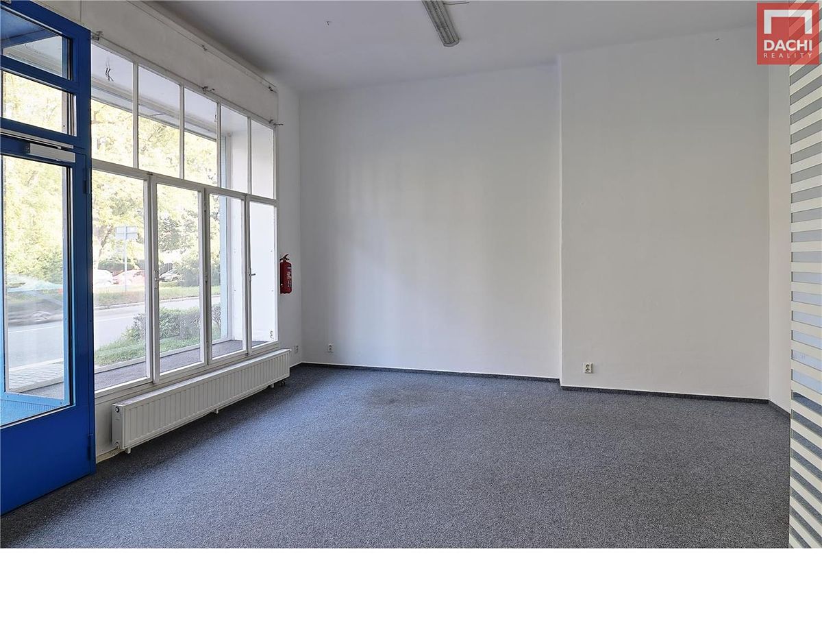 Pronájem obchodního prostoru 37 m² – fotografie 2