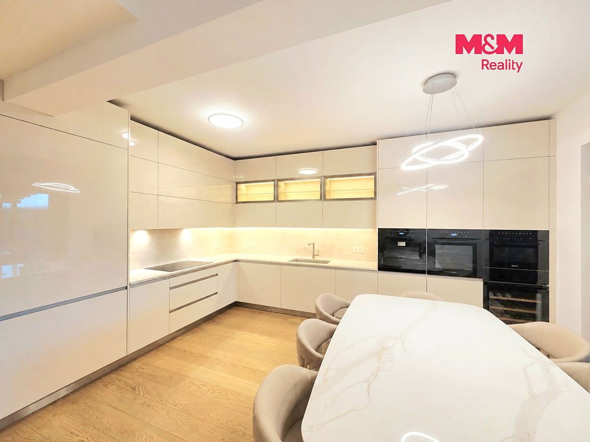 Prodej rodinného domu 128 m², pozemek 122 m² – fotografie 2