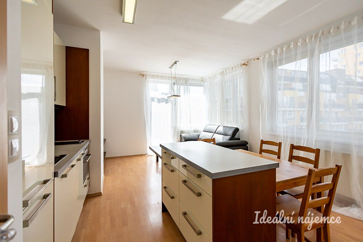 Pronájem bytu 3+kk 64 m²