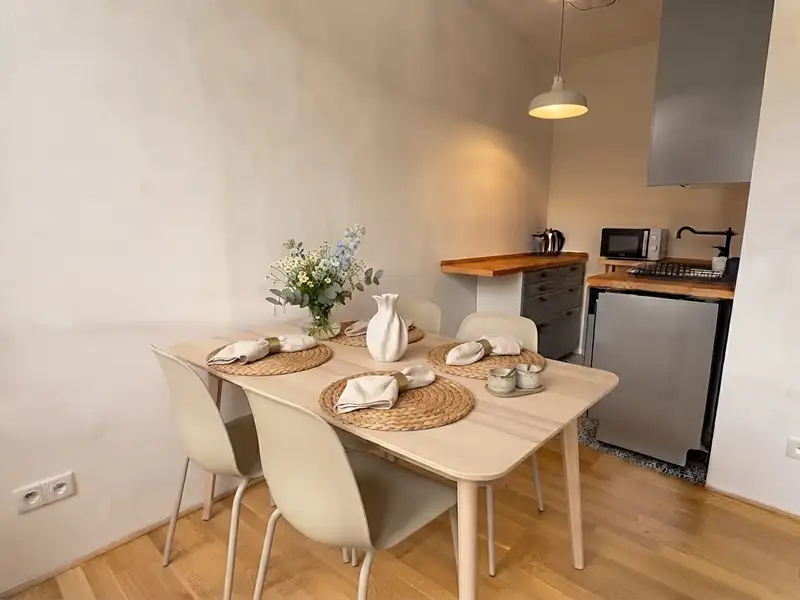 Pronájem bytu 2+kk 40 m², Praha – náhled fotky 1