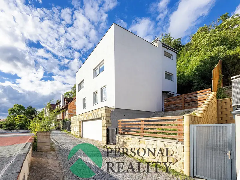 Prodej rodinného domu 306 m², pozemek 343 m², Chrudim – náhled fotky 1