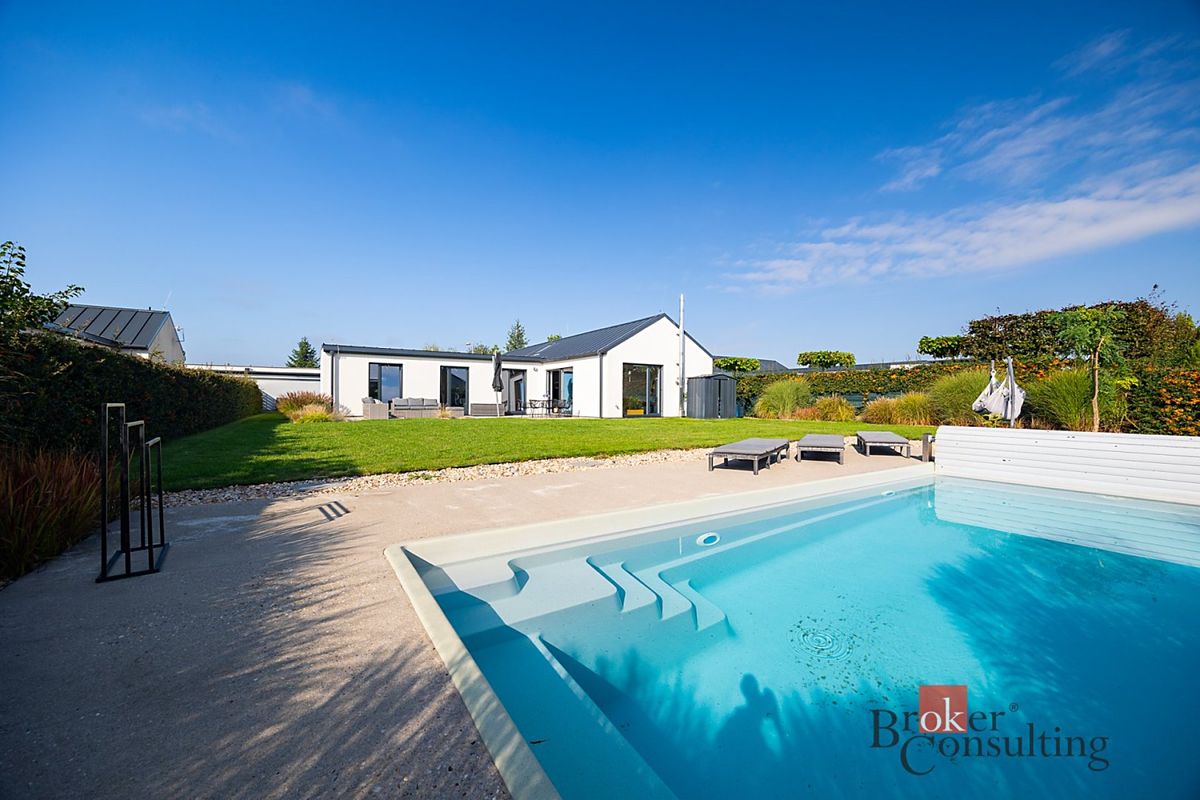 Prodej rodinného domu 154 m², pozemek 906 m² – fotografie 2