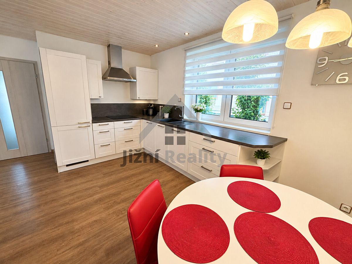 Prodej rodinného domu 120 m², pozemek 622 m² – fotografie 3