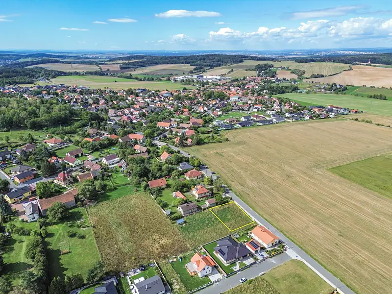 Prodej stavebního pozemku 750 m², Mokrouše – náhled fotky 1