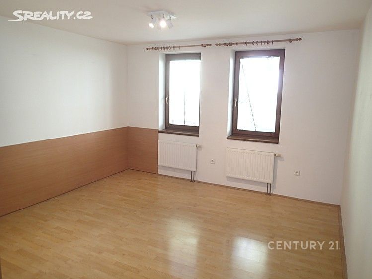 Pronájem bytu 1+kk 36 m² – fotografie 3
