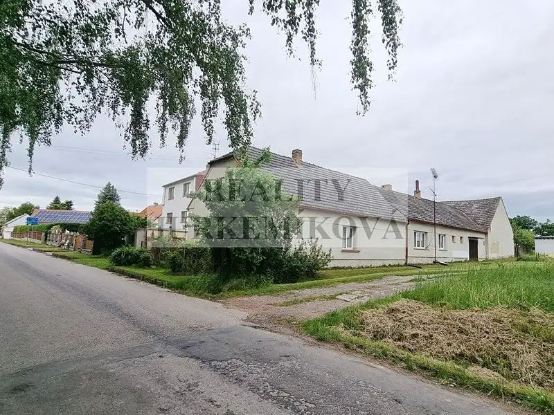 Prodej rodinného domu 567 m², pozemek 1333 m², Nákří – náhled fotky 2