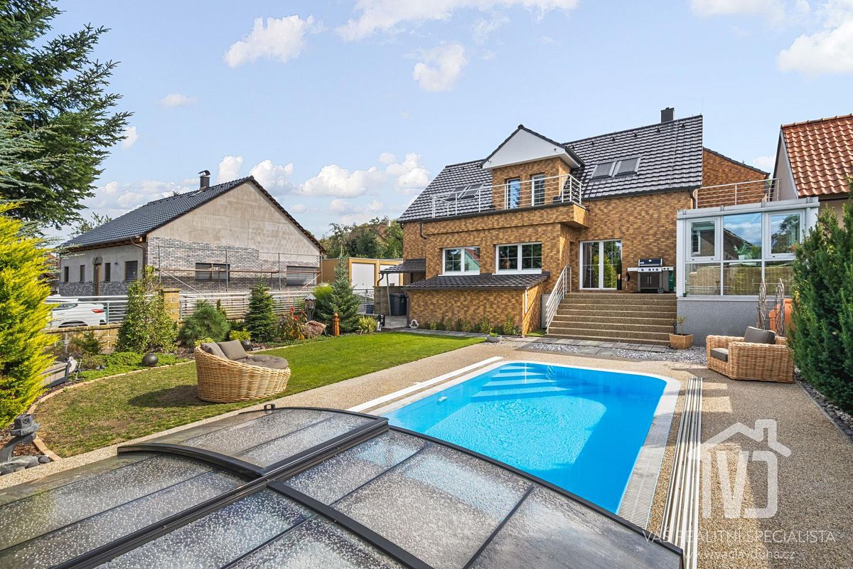 Prodej rodinného domu 337 m², pozemek 730 m² – fotografie 4