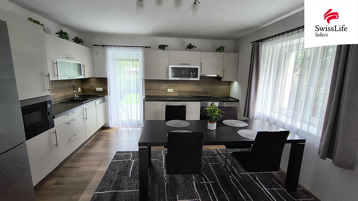 Prodej rodinného domu 137 m², pozemek 412 m² – fotografie 2