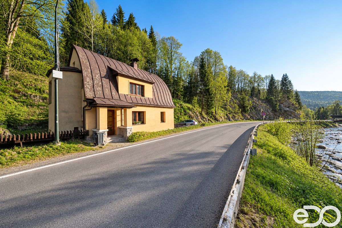 Prodej rodinného domu 405 m², pozemek 293 m² – fotografie 2