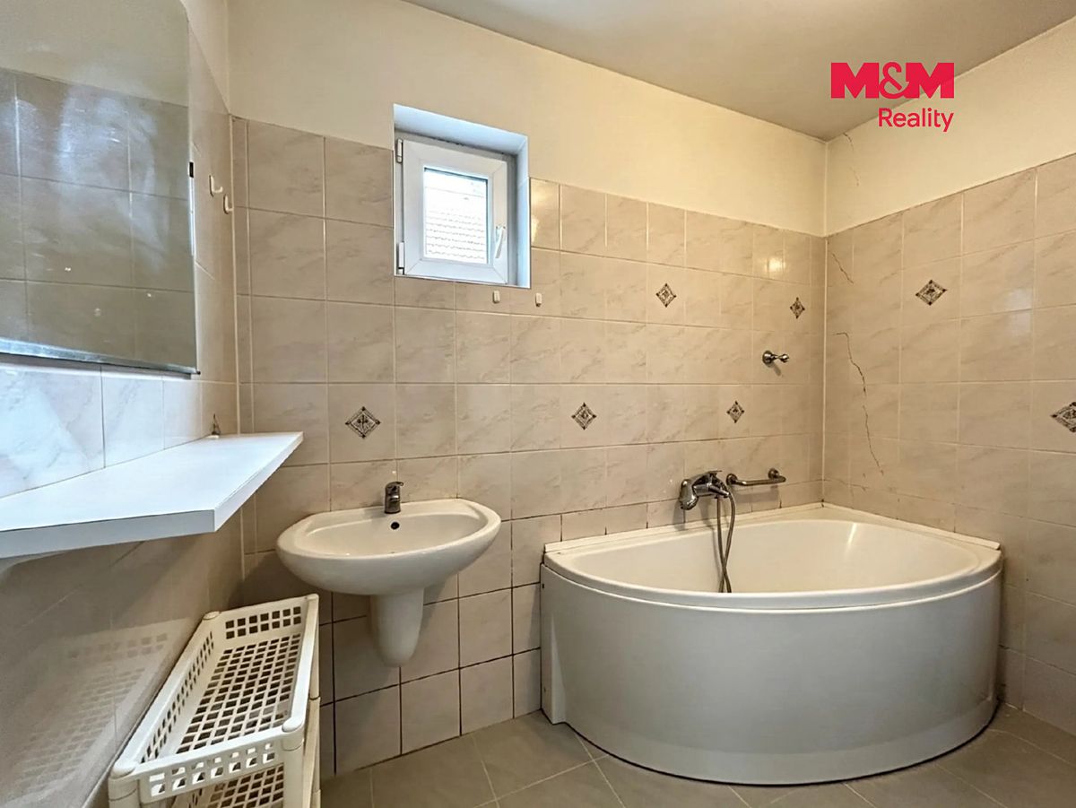 Prodej rodinného domu 164 m², pozemek 864 m² – fotografie 5