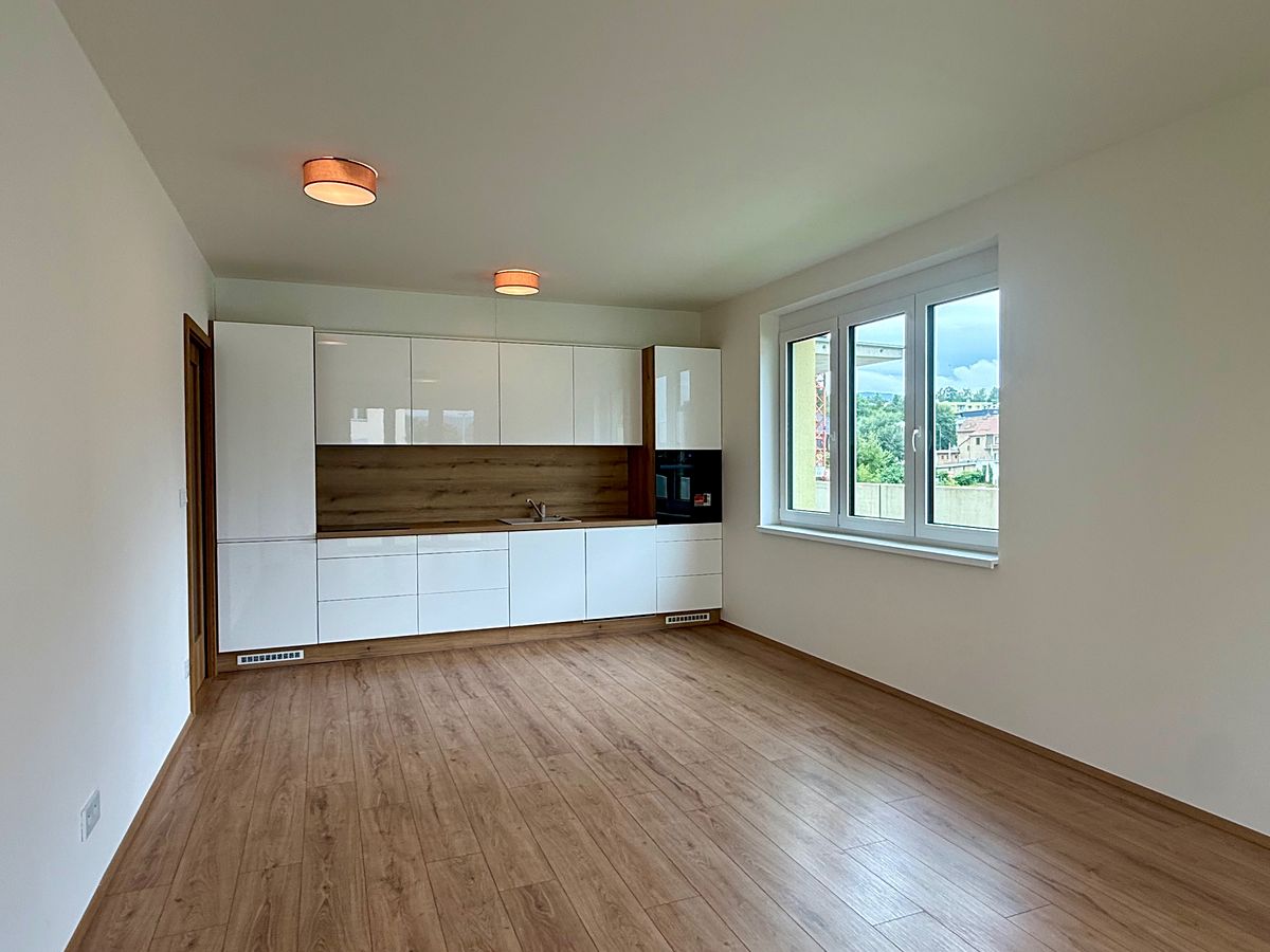 Pronájem bytu 2+kk 61 m² – fotografie 3