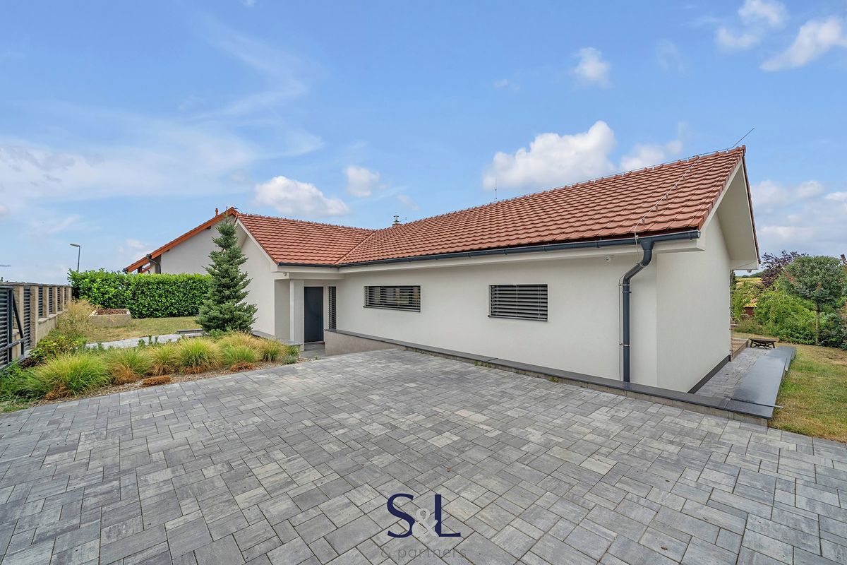 Prodej rodinného domu 152 m², pozemek 1125 m² – fotografie 2