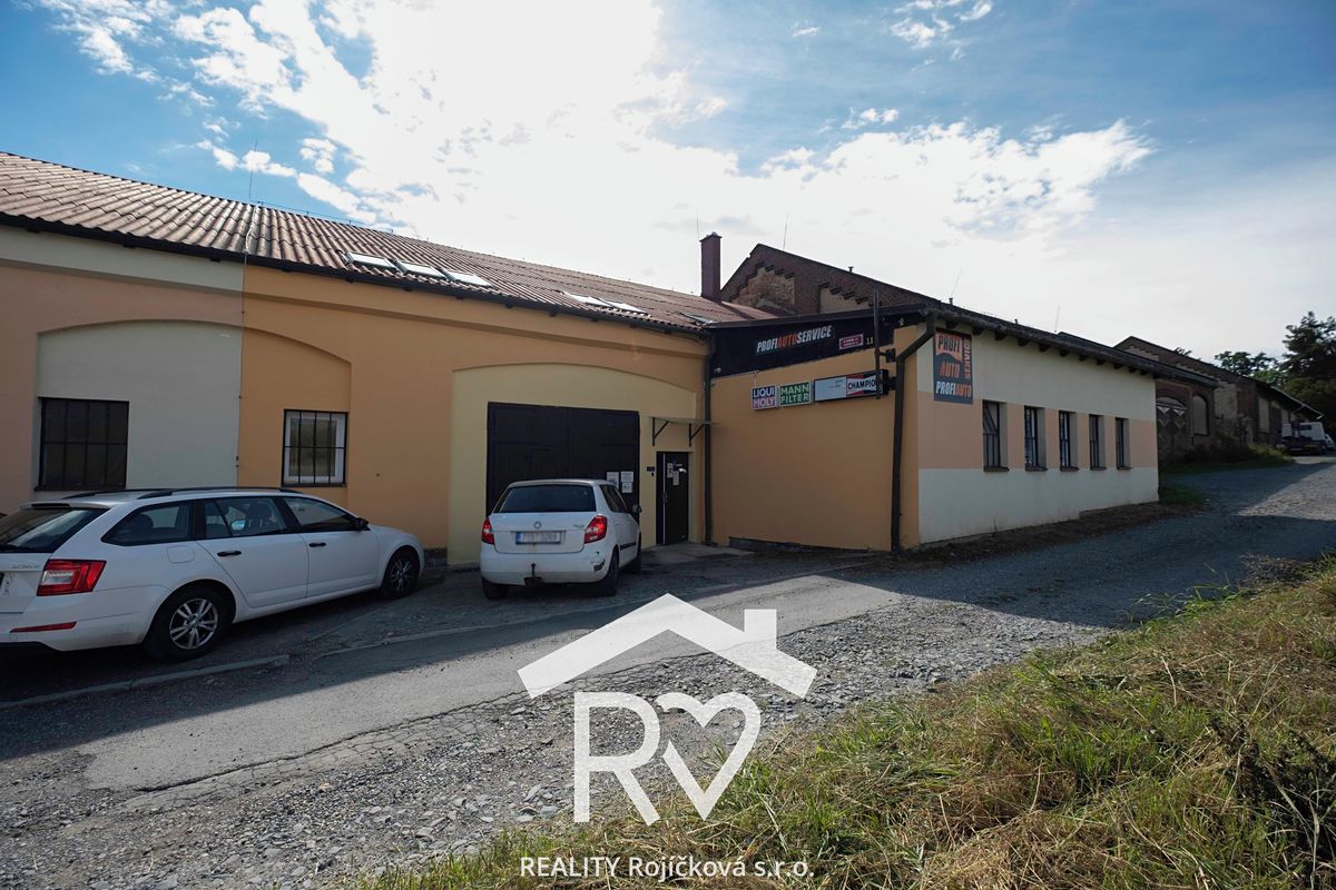 Prodej rodinného domu 482 m², pozemek 531 m² – fotografie 3