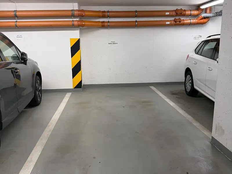 Pronájem garážového stání 15 m², Praha – náhled fotky 3