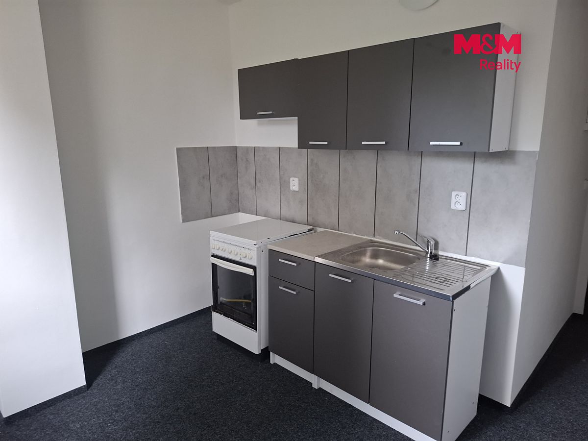 Pronájem bytu 1+kk 28 m² – fotografie 2