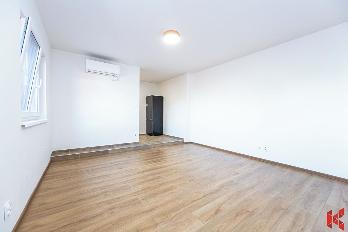 Pronájem bytu 1+kk 33 m² – fotografie 4