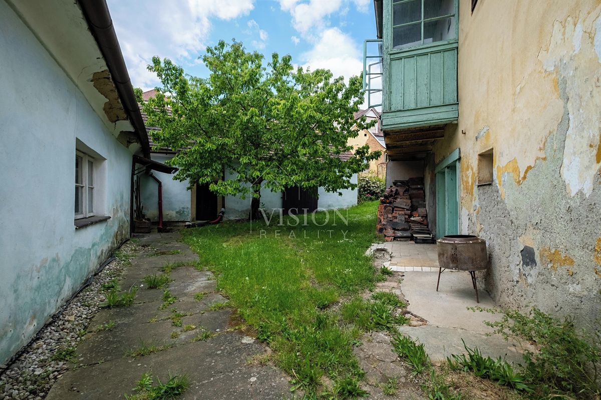Prodej rodinného domu 218 m², pozemek 512 m² – fotografie 3