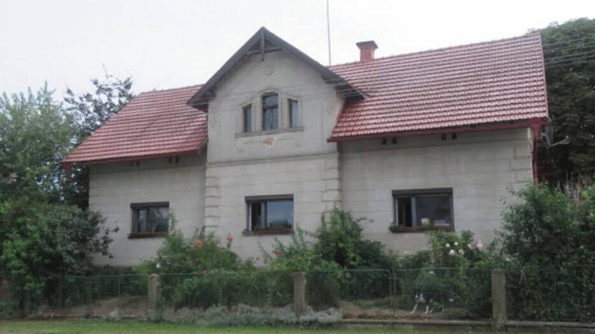 Dražba rodinného domu 1949 m², pozemek 3262 m², Slatiny – fotka 1 z 3