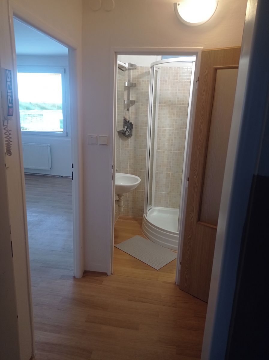 Pronájem bytu 1+kk 27 m² – fotografie 2