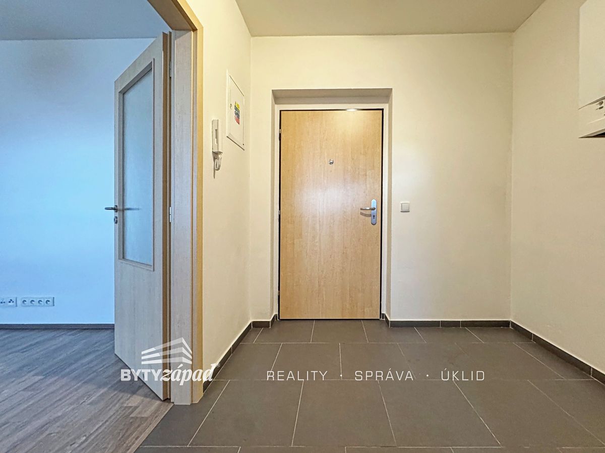 Pronájem bytu 1+kk 32 m² – fotografie 5