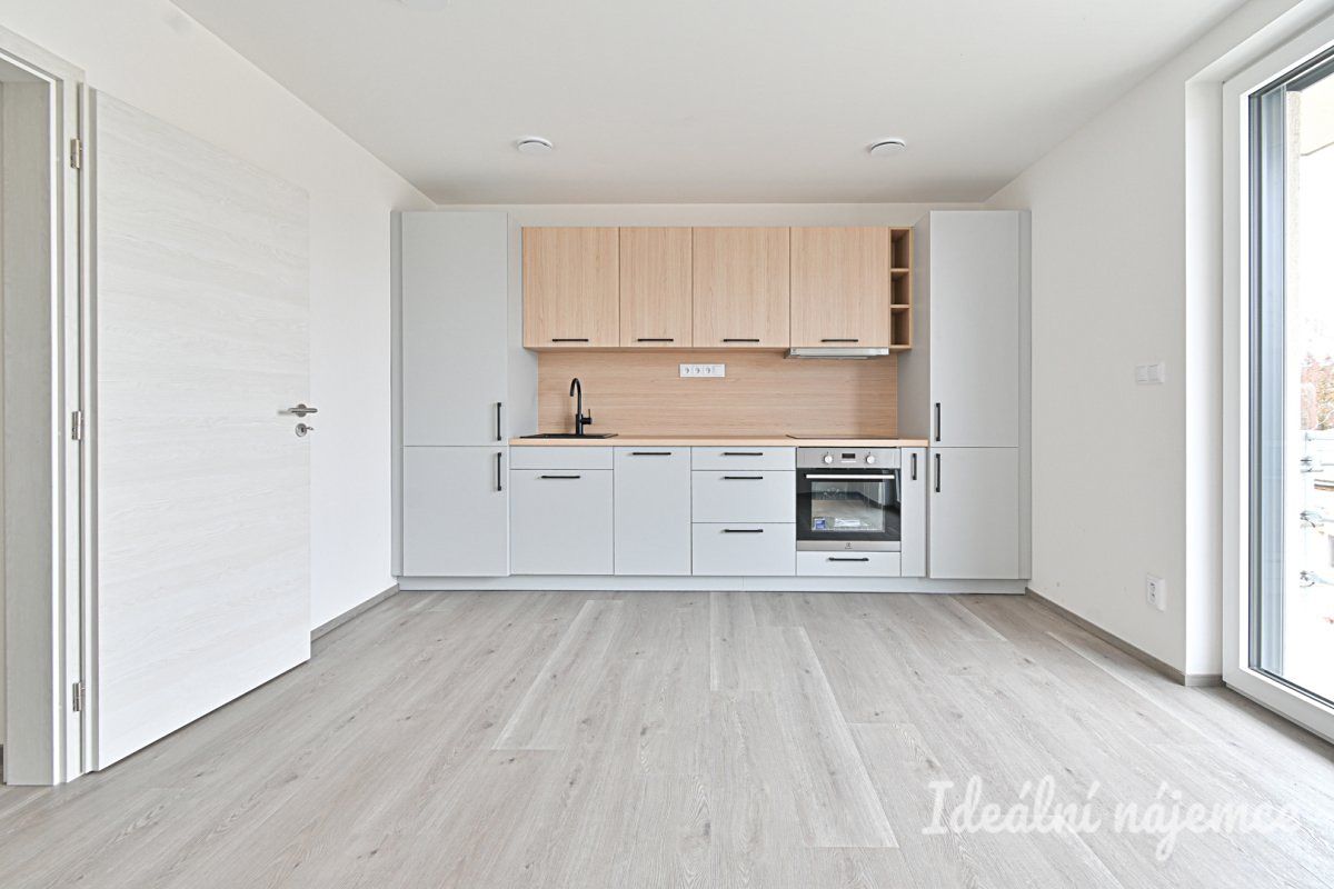 Pronájem bytu 2+kk 39 m² – fotografie 3