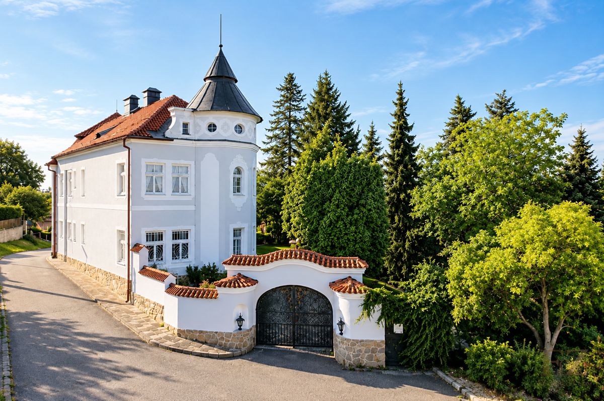 Prodej vily 800 m², pozemek 2639 m²