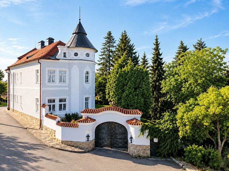 Haus zum Kauf, 800 m² (1 von 23)