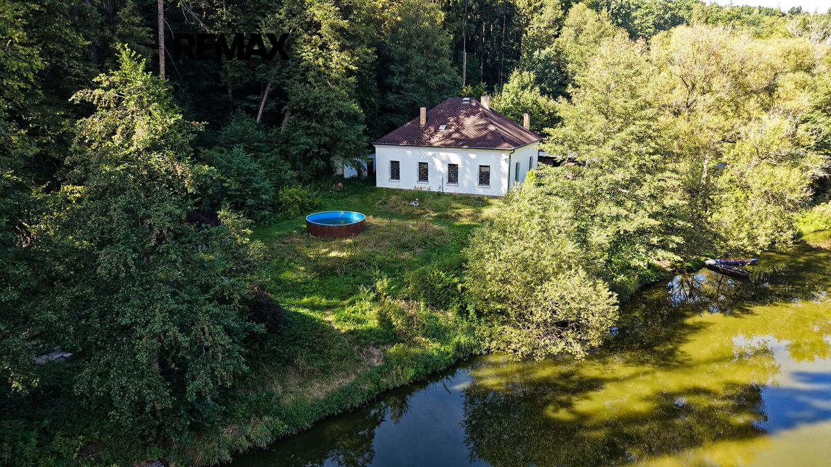 Prodej rodinného domu 210 m², pozemek 2374 m² – fotografie 4