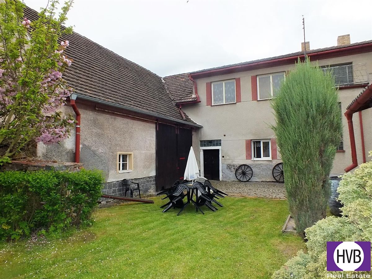 Prodej rodinného domu 422 m², pozemek 2370 m² – fotografie 2